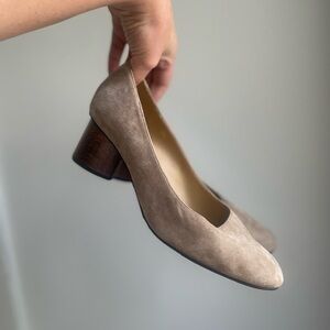 Van Eli tan suede heels size 6
